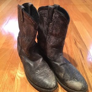 Frye billy short  gray boot